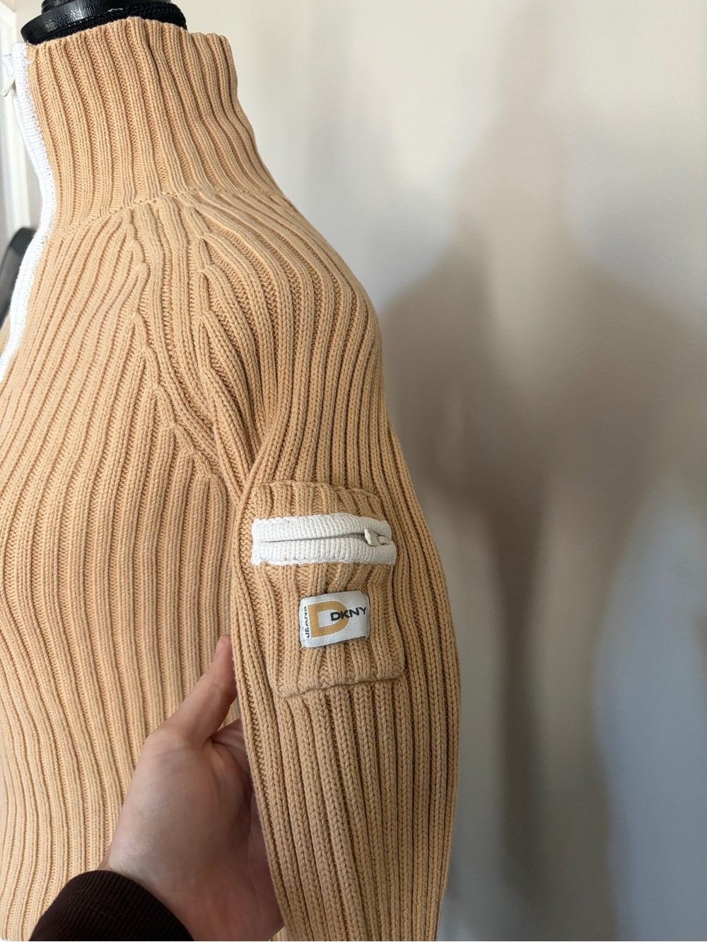 Y2K 2000โs DKNY Tan Ribbed Knit Quarter Zip Sweater - Picture 4 of 10